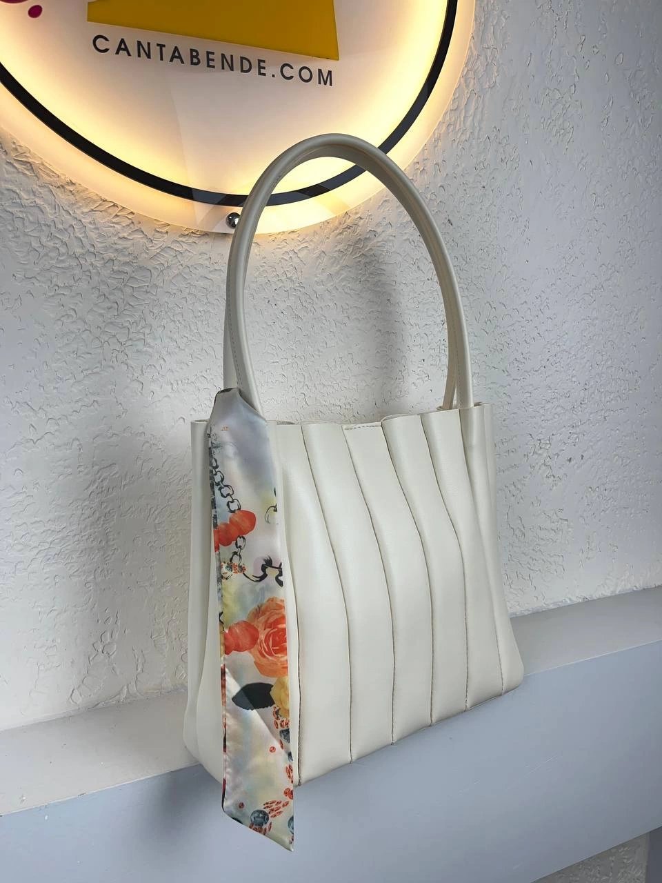 Krem  Renk Fularlı Yavrulu Lüx Kalite Çanta CB6397