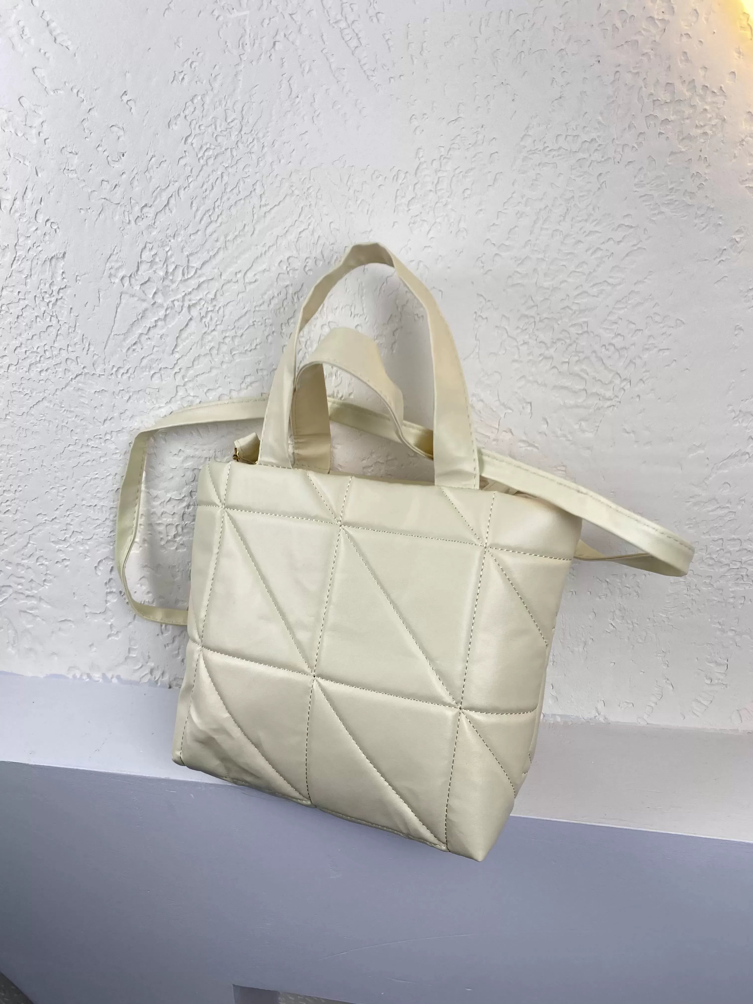 Krem Renk Kapitone Kol Çanta CB8203