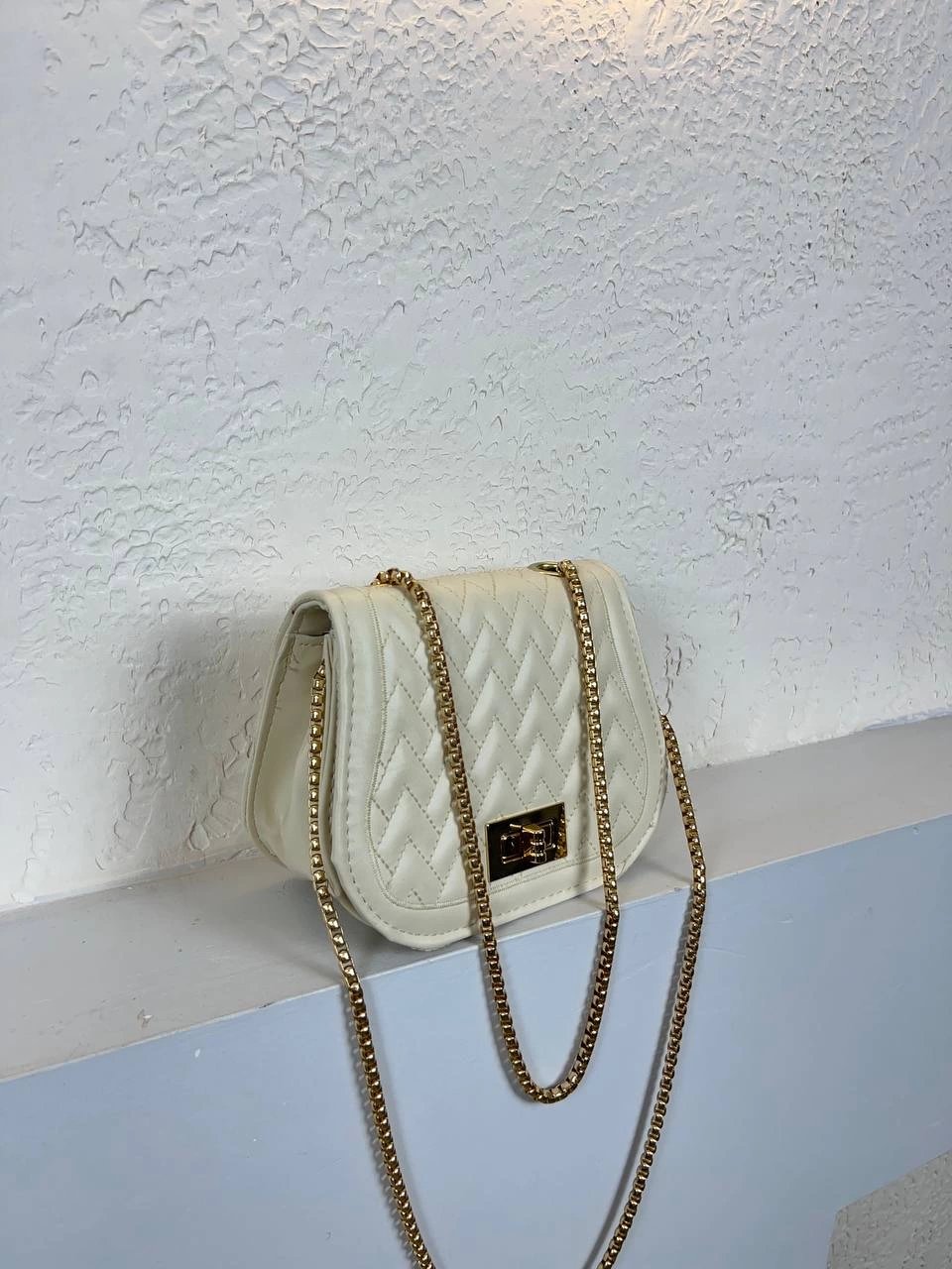 Krem Renk Kapitone Zincirli Çanta CB7432