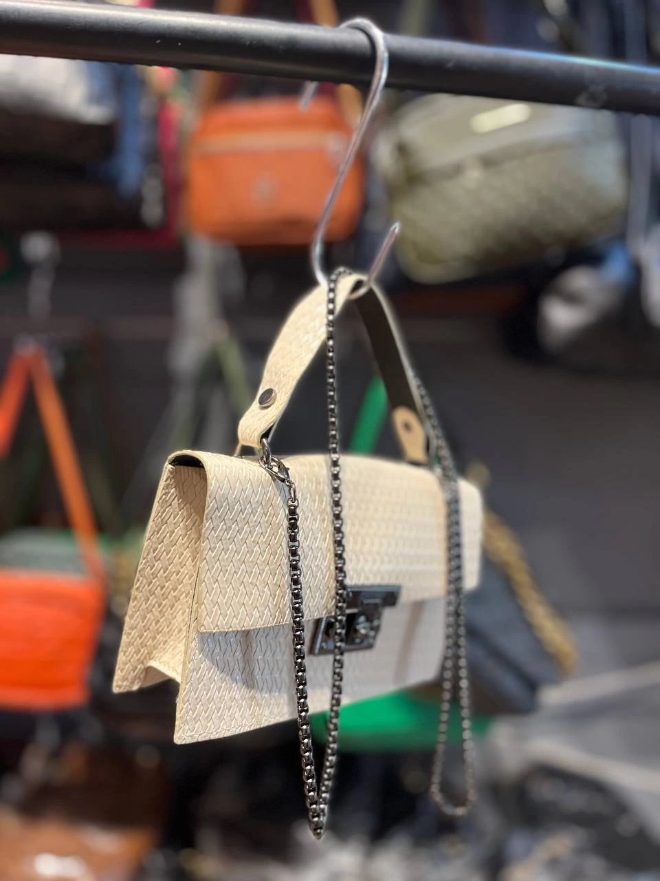 Krem Renk Kilit Kapama Çanta CB1005