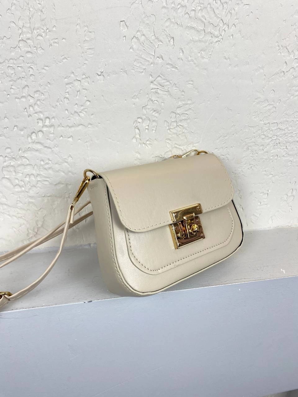 Krem Renk Kilitli Çapraz Çanta