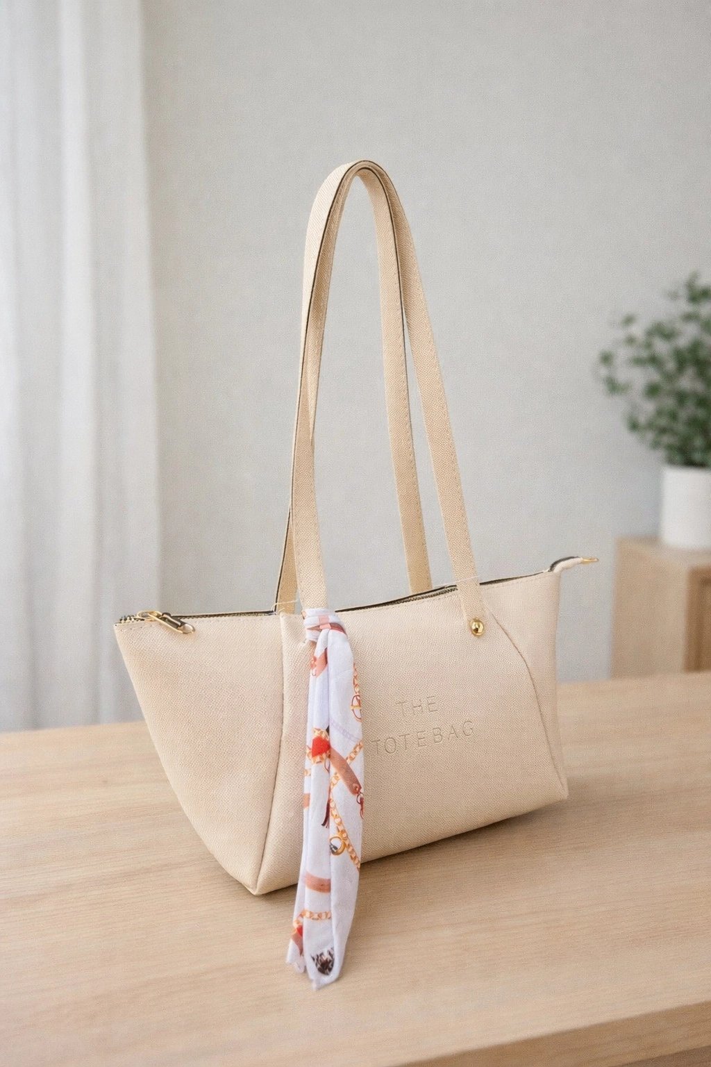 Krem Renk Lakos Fularlı Çanta CB72911