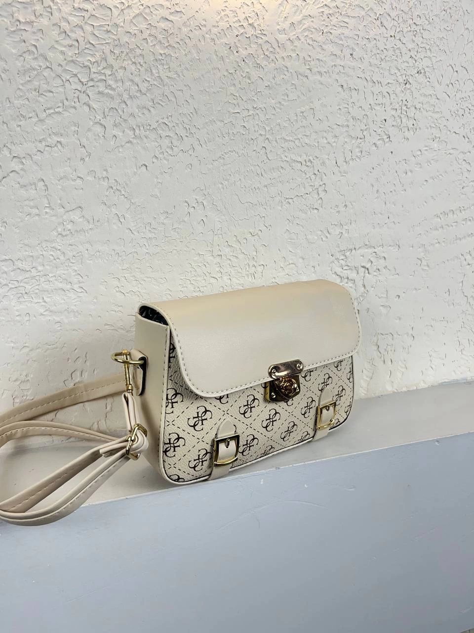 Krem Renk Önü Kemerli Çanta CB0691