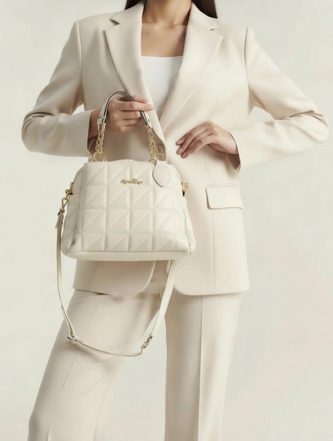 Krem Renk Ponpon hediyeli Zincirli Çapraz Çanta CB7826