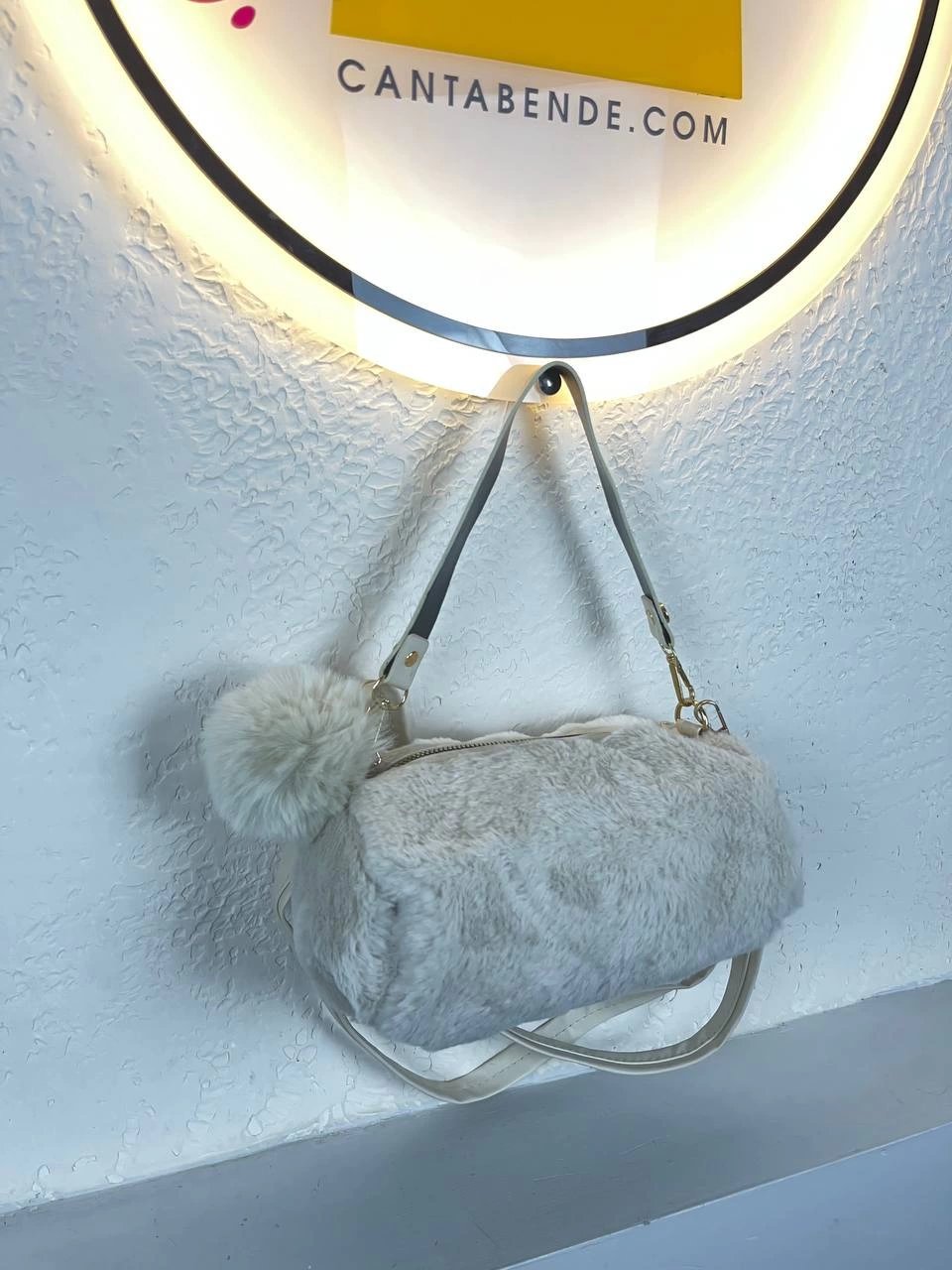 Krem Renk Ponponlu Peluş Çanta CB7400
