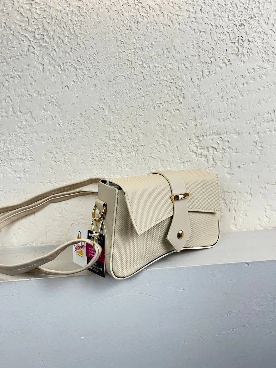 Krem Renk Tokalı Çanta CB65446