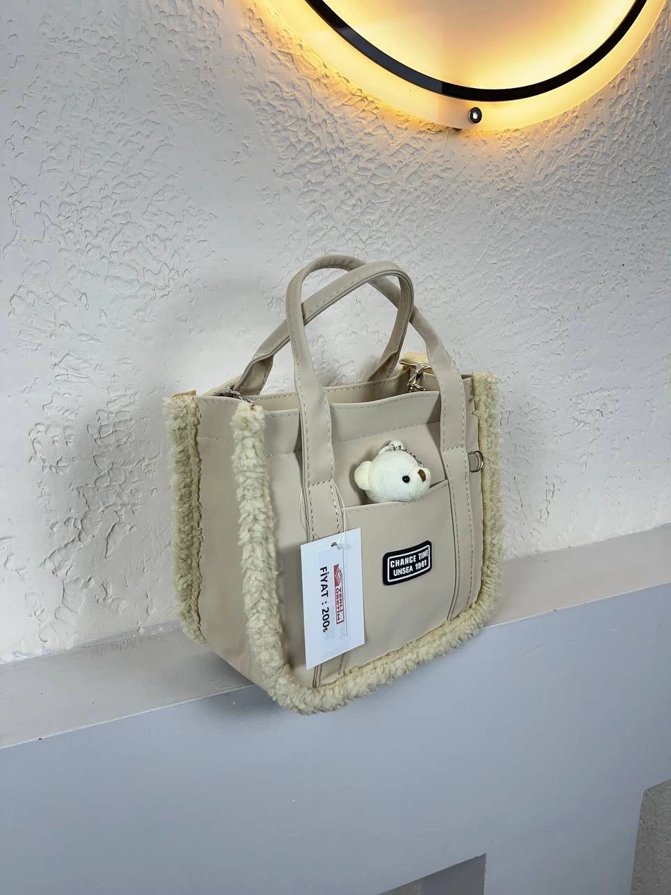 Krem Renk Yanları Peluş Ayıcıklı Çanta CB6309