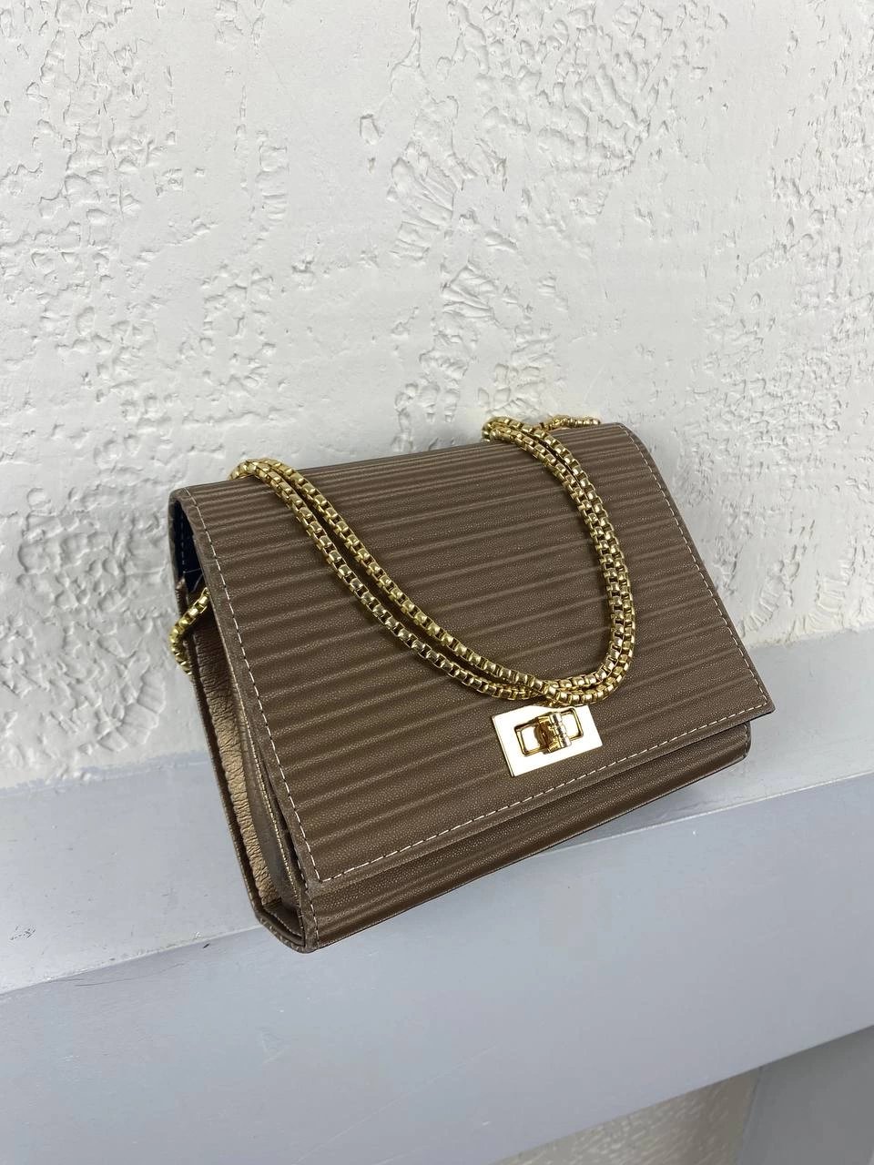 Vizon Renk Zincir Detaylı Çanta