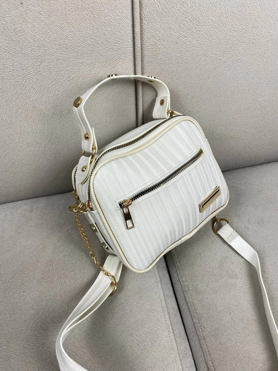 Krem Renk Zincir Detaylı Kol Çanta
