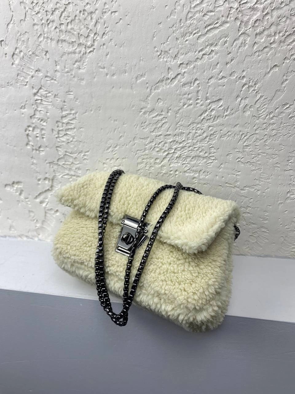 Krem Renk Zincirli Peluş Çanta