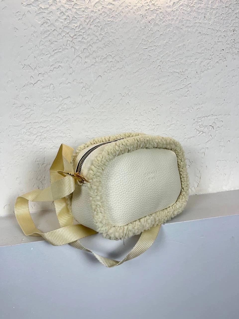 Krem Yanları Peluş Deri Çanta CB6341