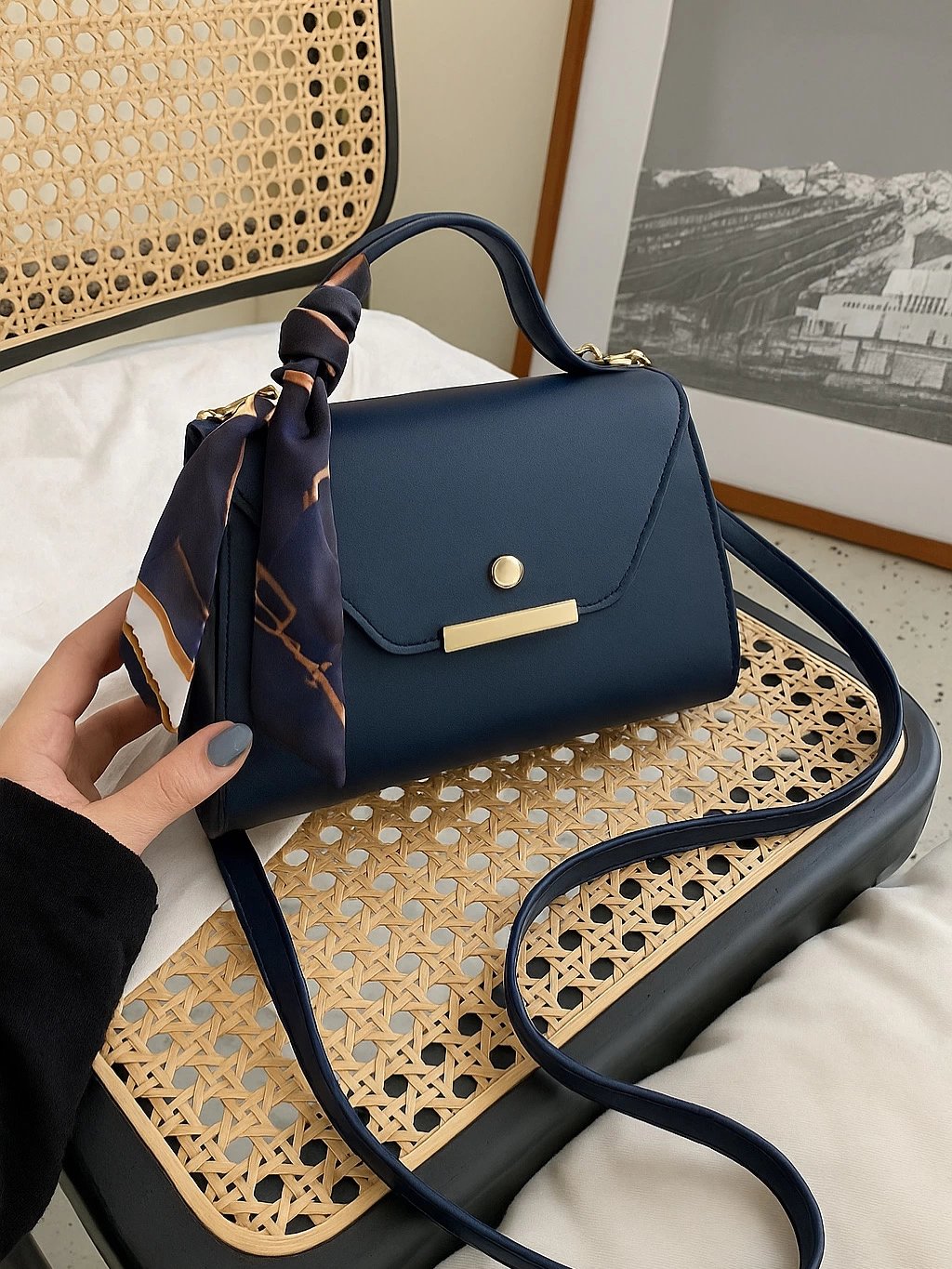 Lacivert Renk Kalıp Fularlı Çanta CB9145