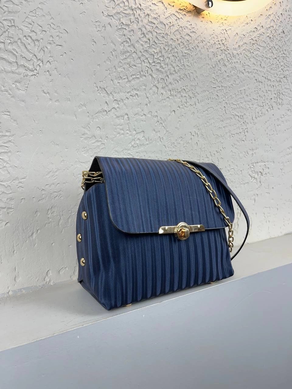 Lacivert Renk Kalıp Zincirli Çanta