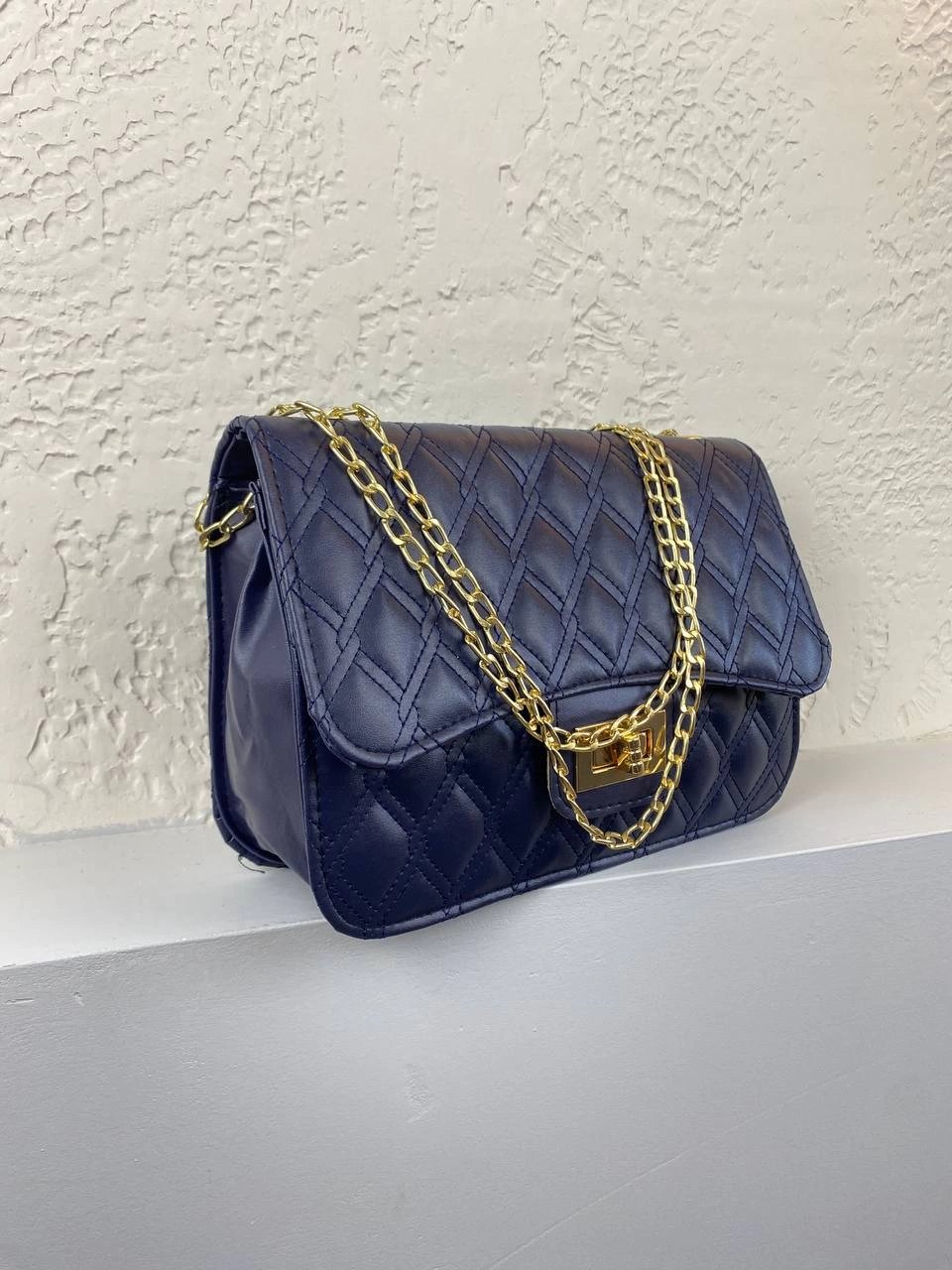 Lacivert Renk Kapitone Zincirli Çanta