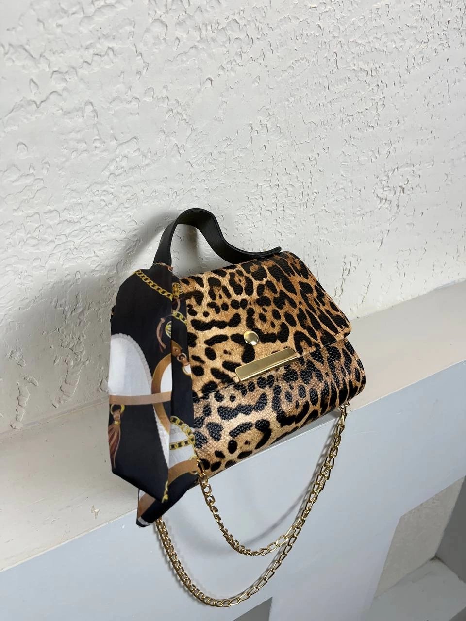 Leopar Renk Fular Detaylı Kol Çanta CB9825