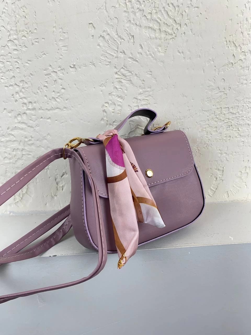Lila Renk Fularlı Çapraz Çanta