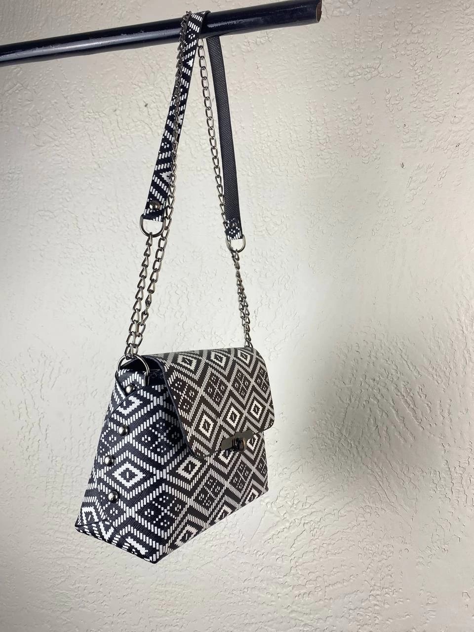 Magazin Renk Kalıp Zincirli Çanta