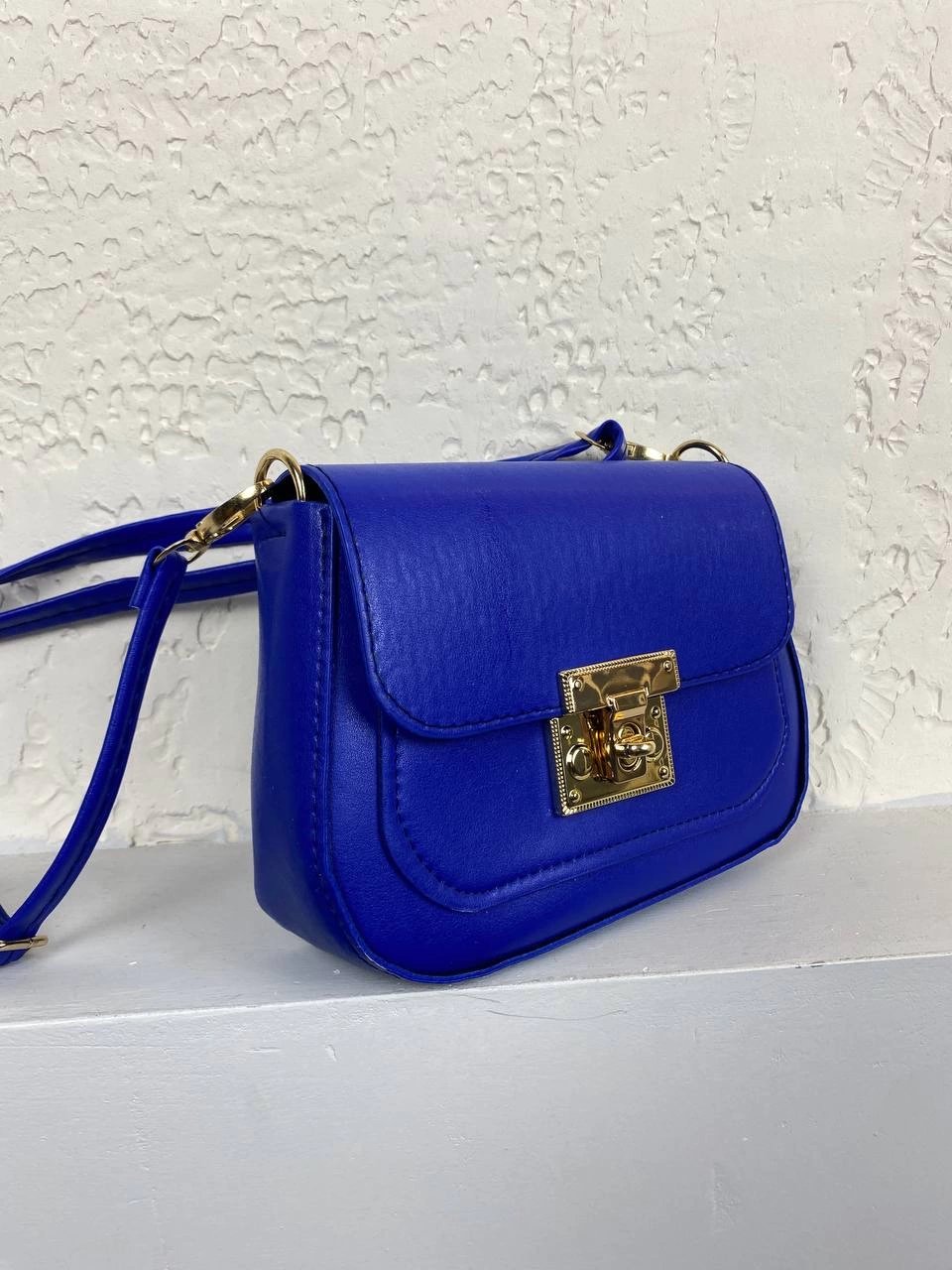 Mavi Renk Kilitli Çapraz Çanta