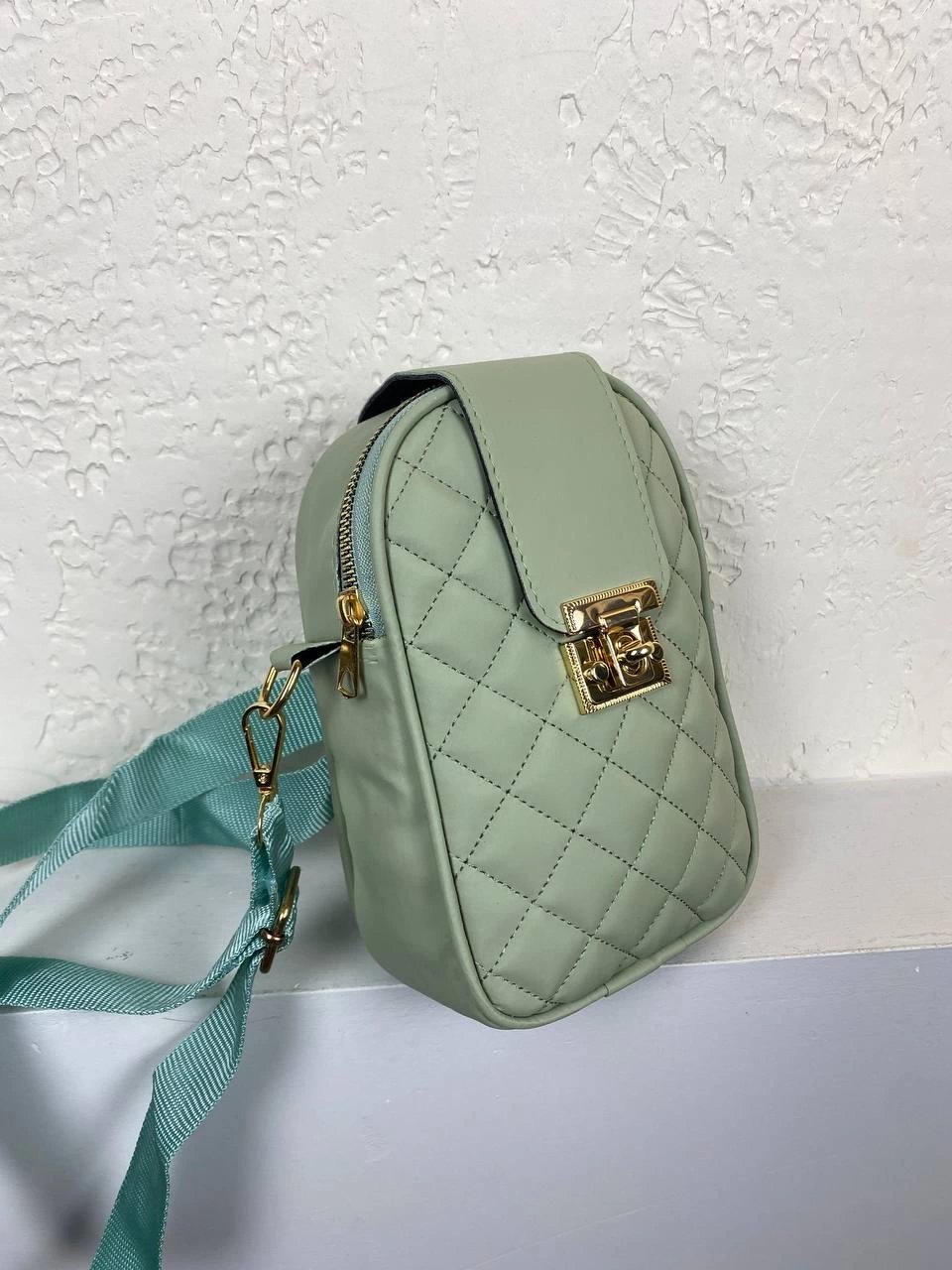 Mint Yeşil Renk Kilit Fermuarlı Çapraz Çanta
