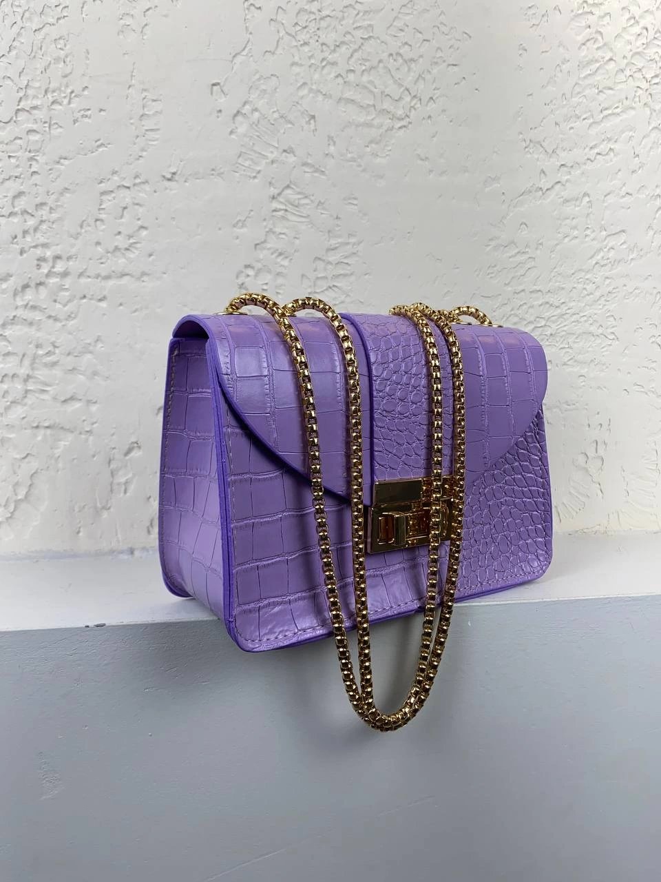 Mor Kalıp Zincir Detaylı Çapraz Çanta