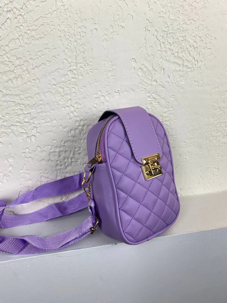 Mor Renk Kilit Fermuarlı Çapraz Çanta