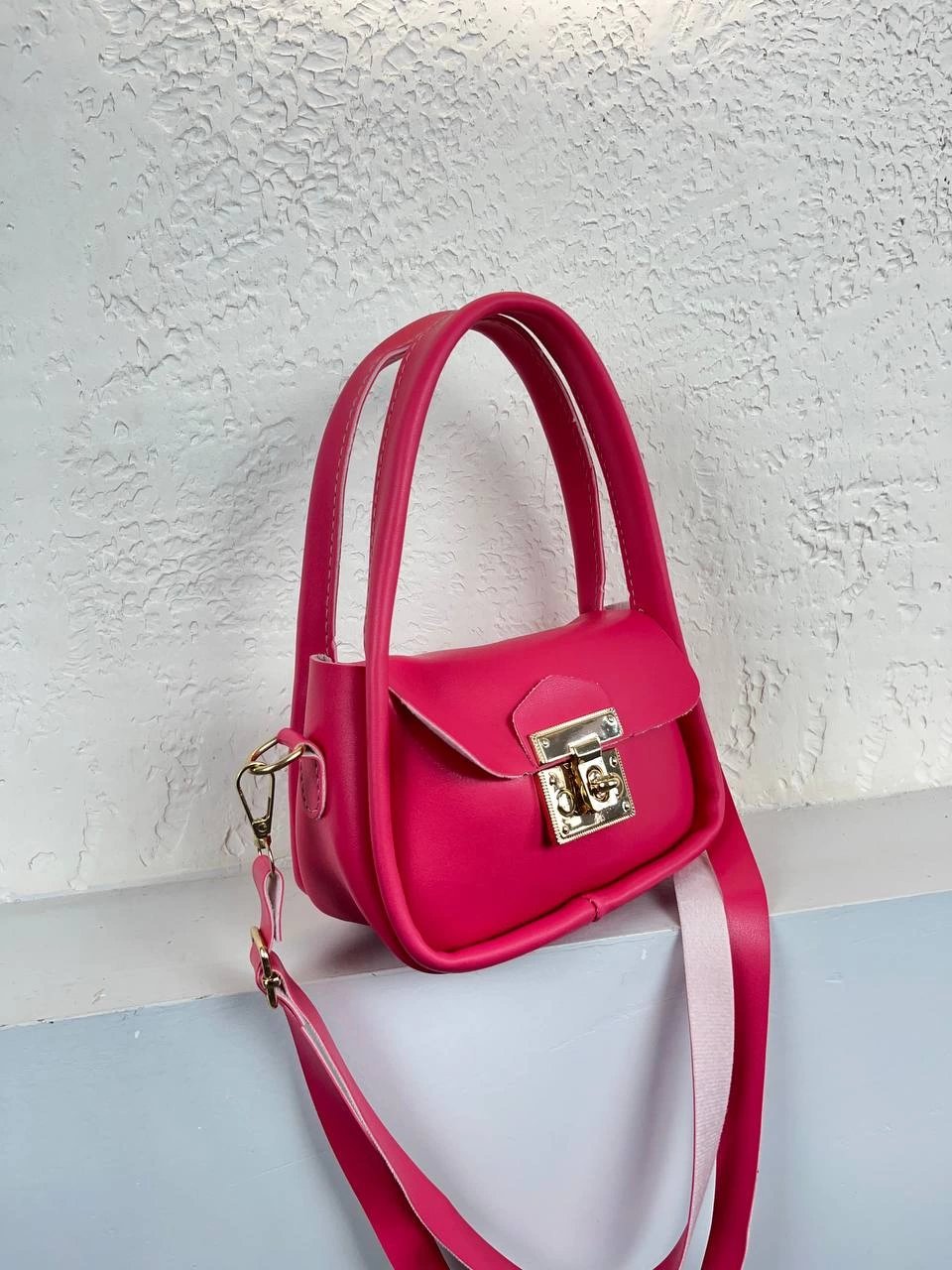 Pembe Renk Kilitli Çapraz Çanta CB6974