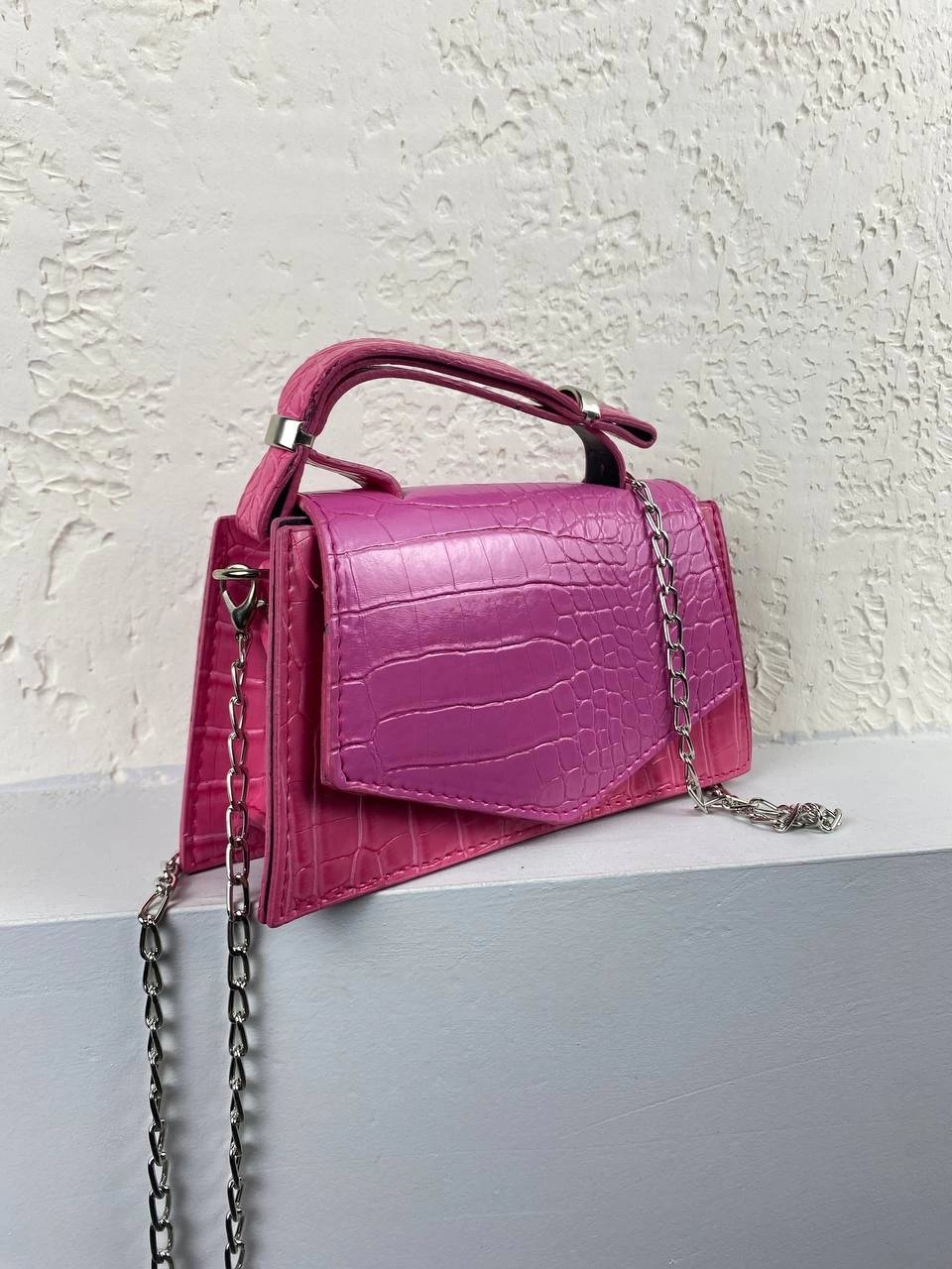 Pembe Renk Zincirli Kalıp Çanta