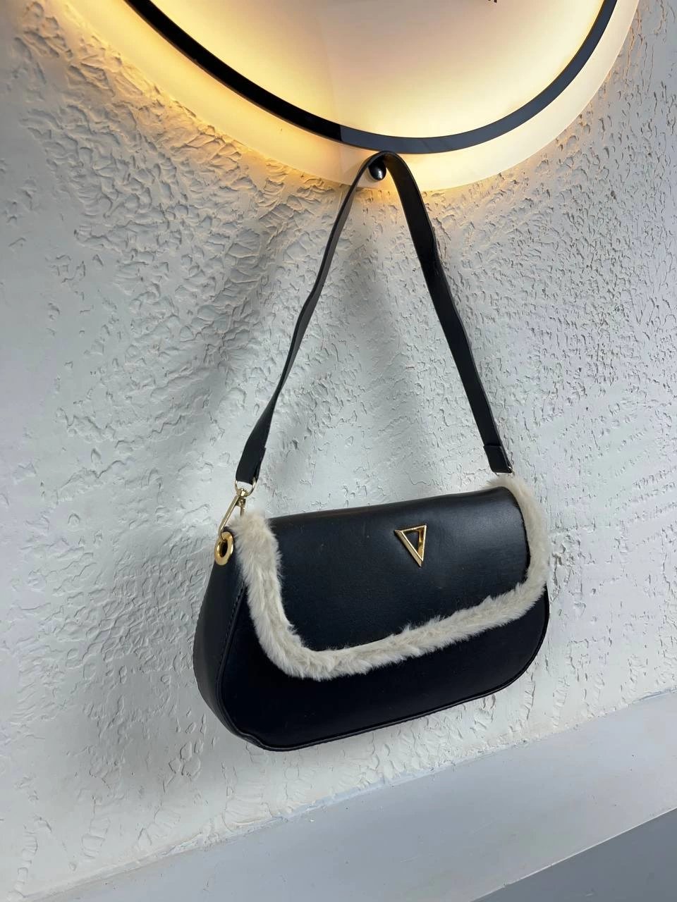 Siyah Baget Peluş Detaylı Çanta CB1273
