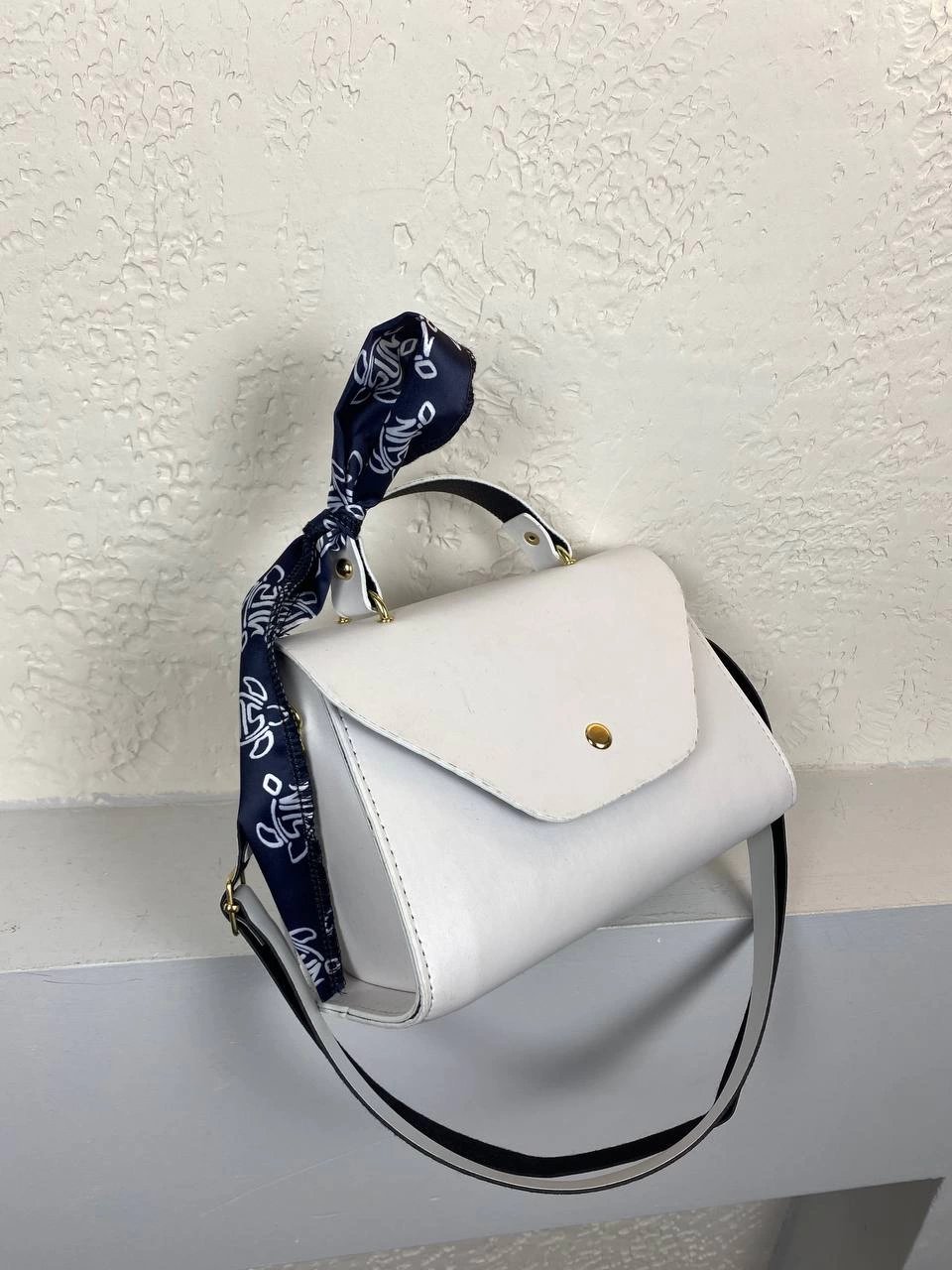 Beyaz Kalıp Fularlı Kol Çanta