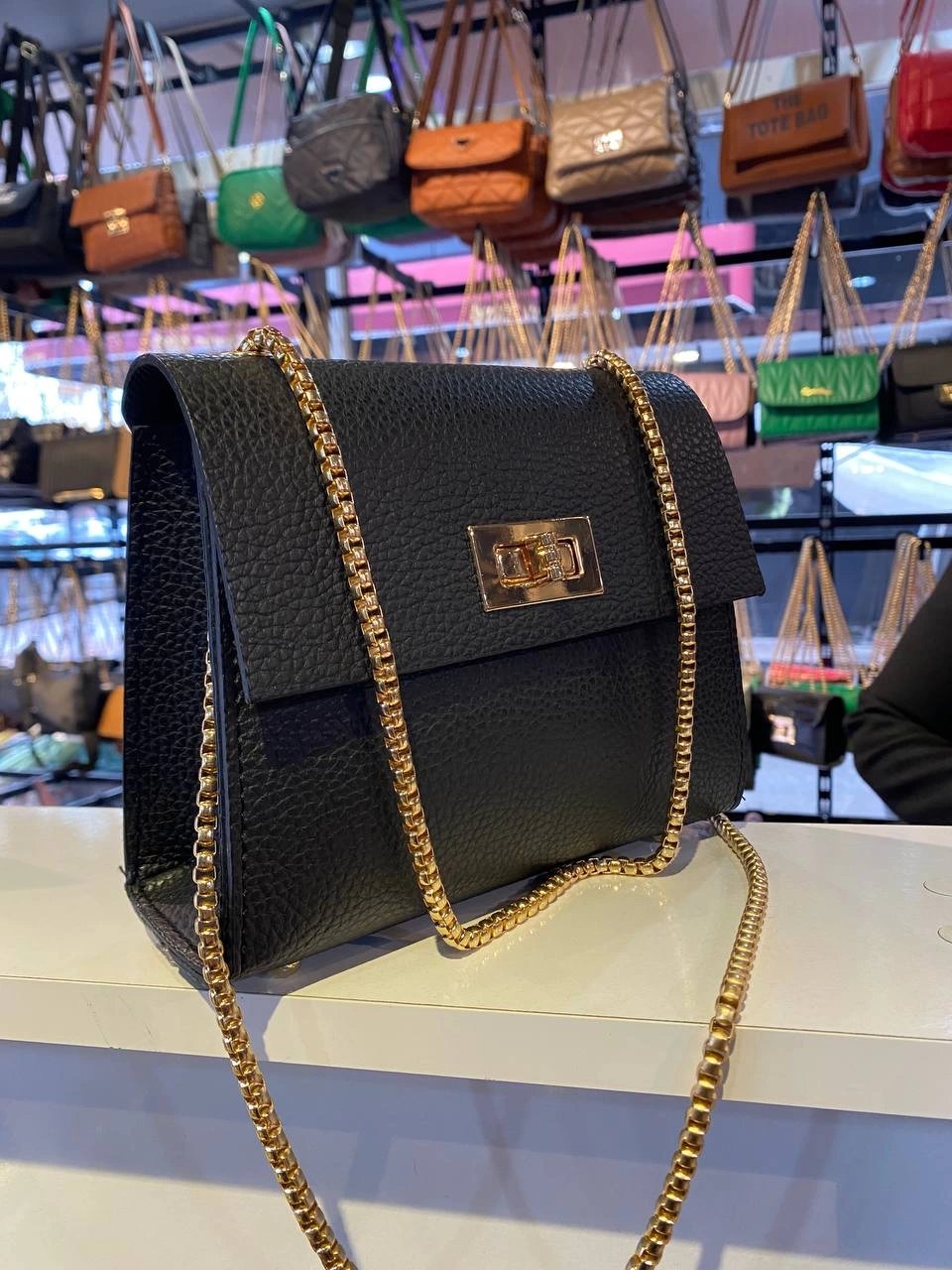 Siyah Kalıp Zincirli 2024 Çanta