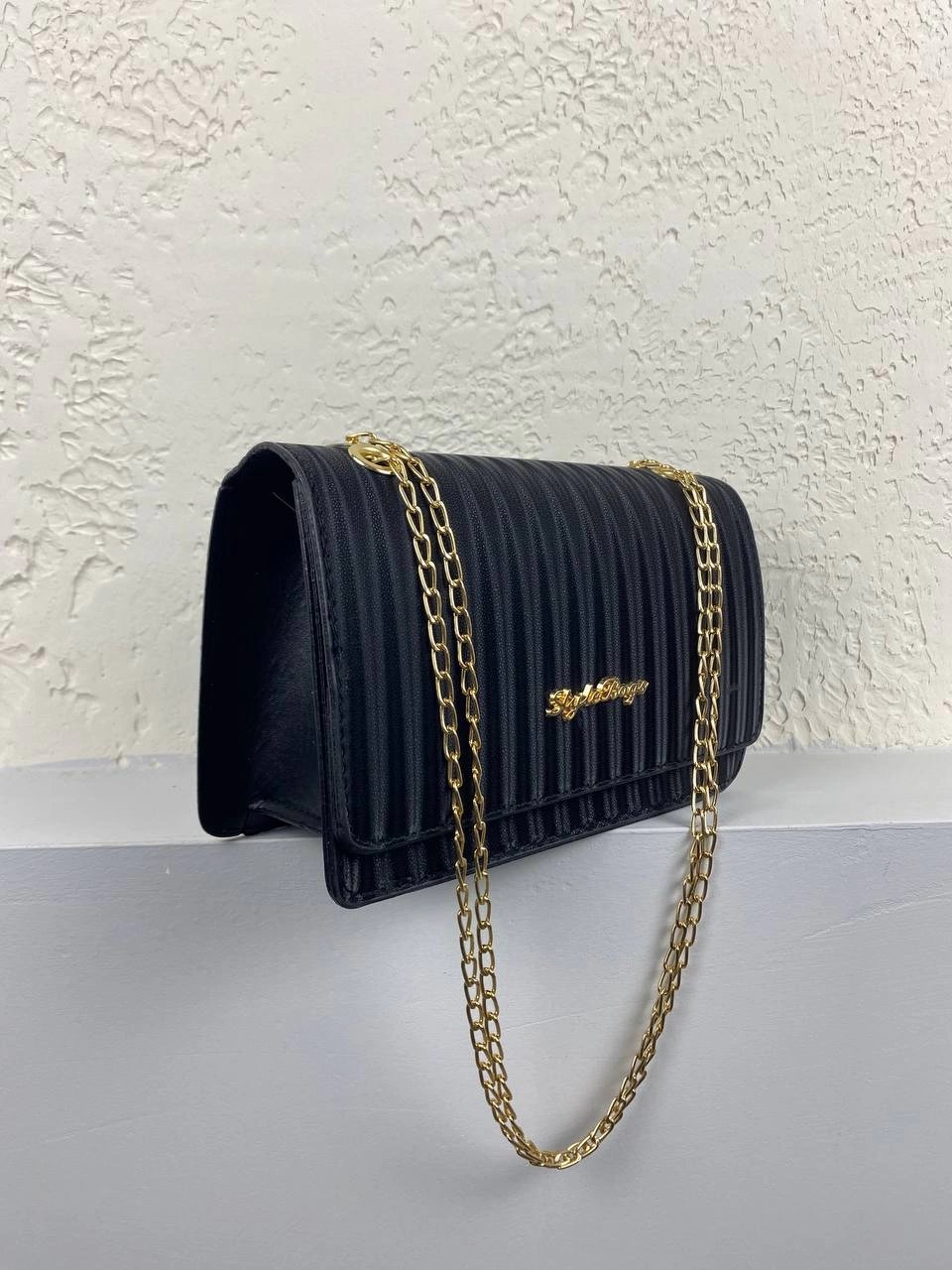 Siyah Kalıp Zincirli Çanta