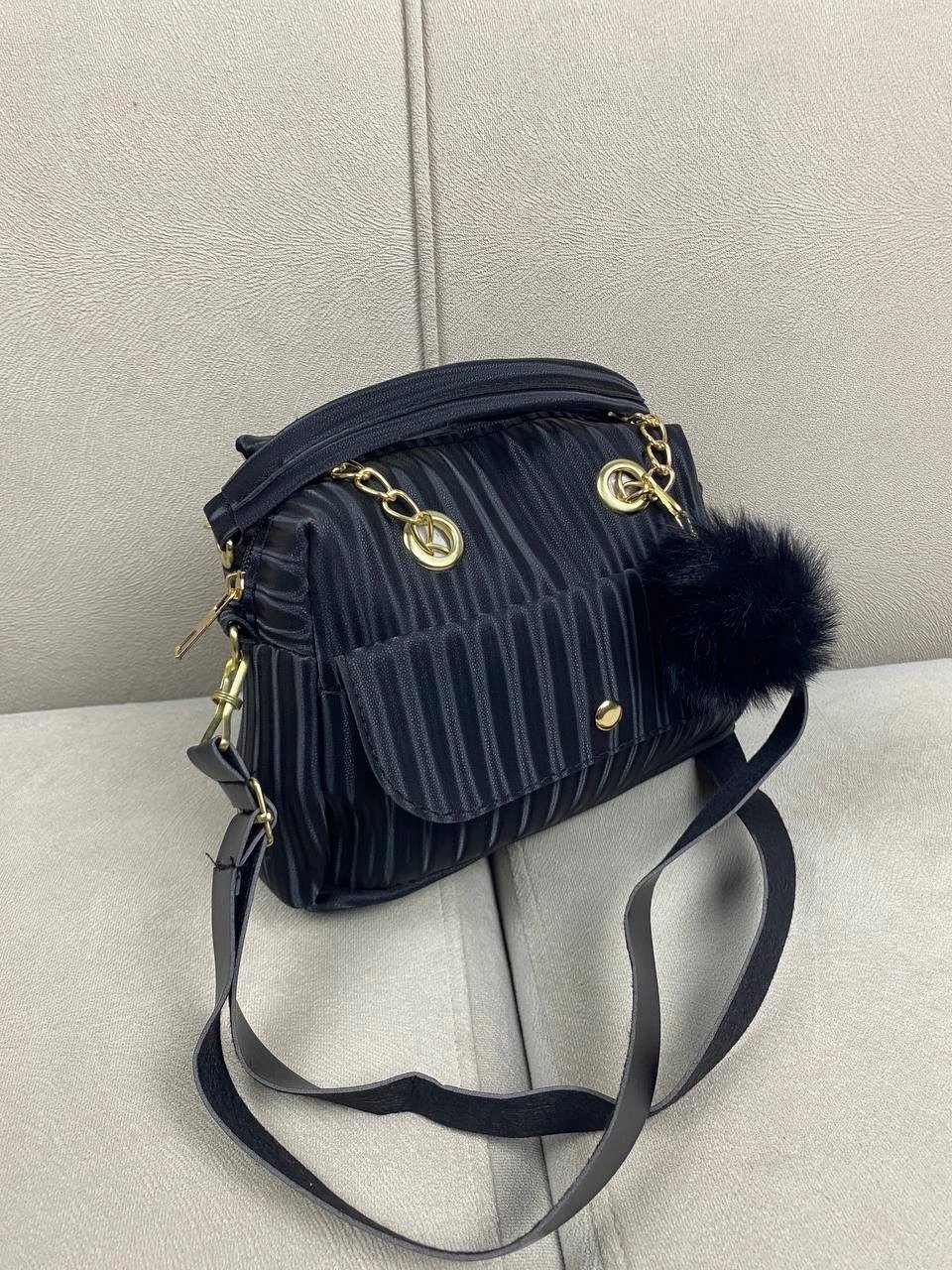 Siyah Ponponlu Çapraz Çanta