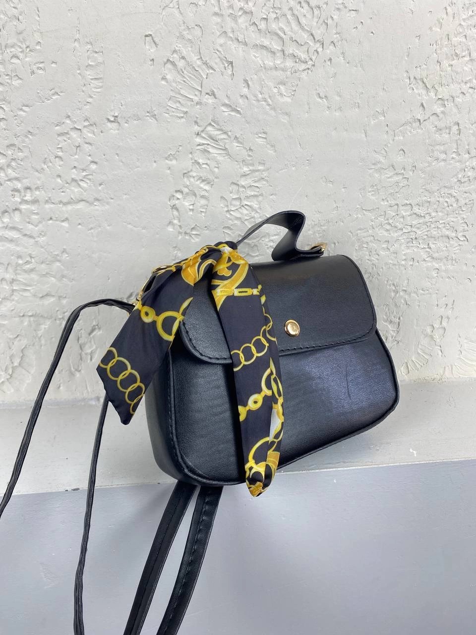 Siyah Renk Fularlı Çapraz Çanta