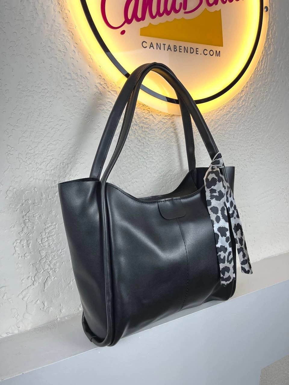 Siyah Renk Fularlı Deri Kol Çanta CB7400