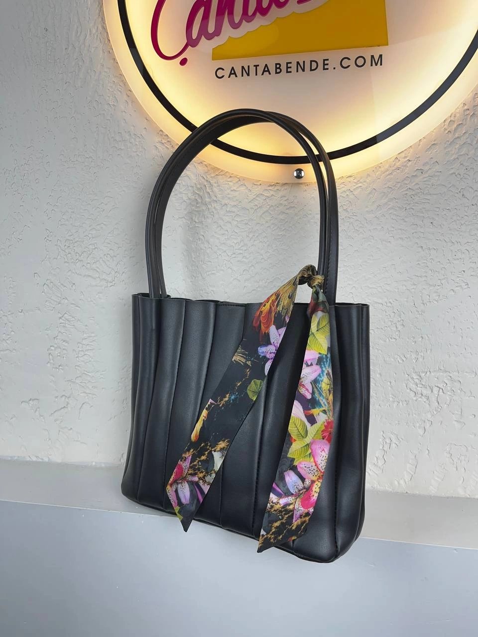 Siyah Renk Fularlı Yavrulu Lüx Kalite Çanta CB6397