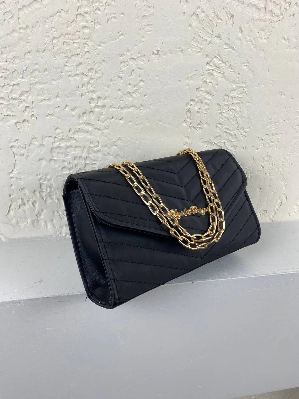 Siyah Renk Kalıp Zincirli 2024 Çanta