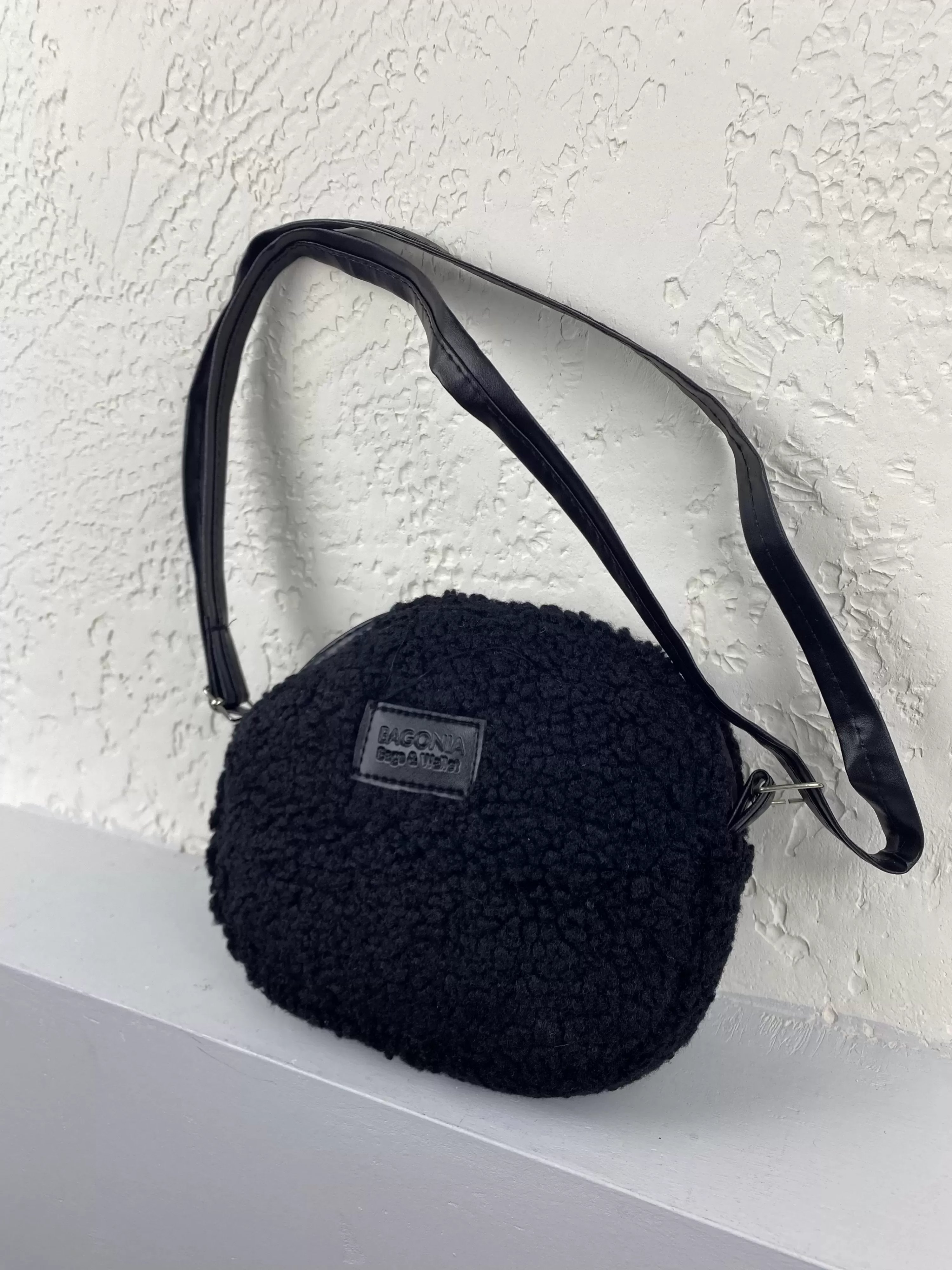 Siyah Renk Peluş Çapraz Çanta