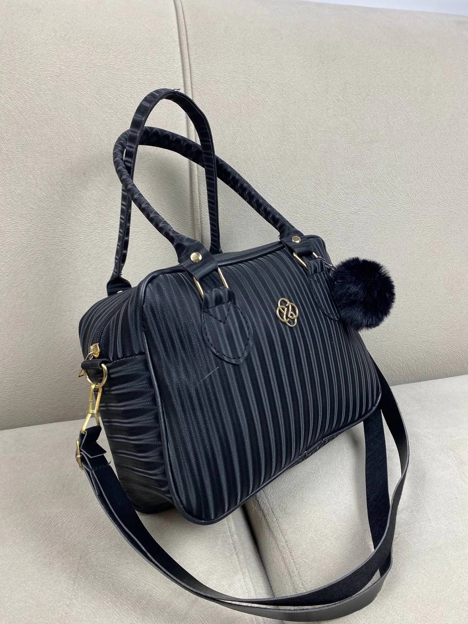 Siyah Renk Ponponlu Kol Çanta 2024