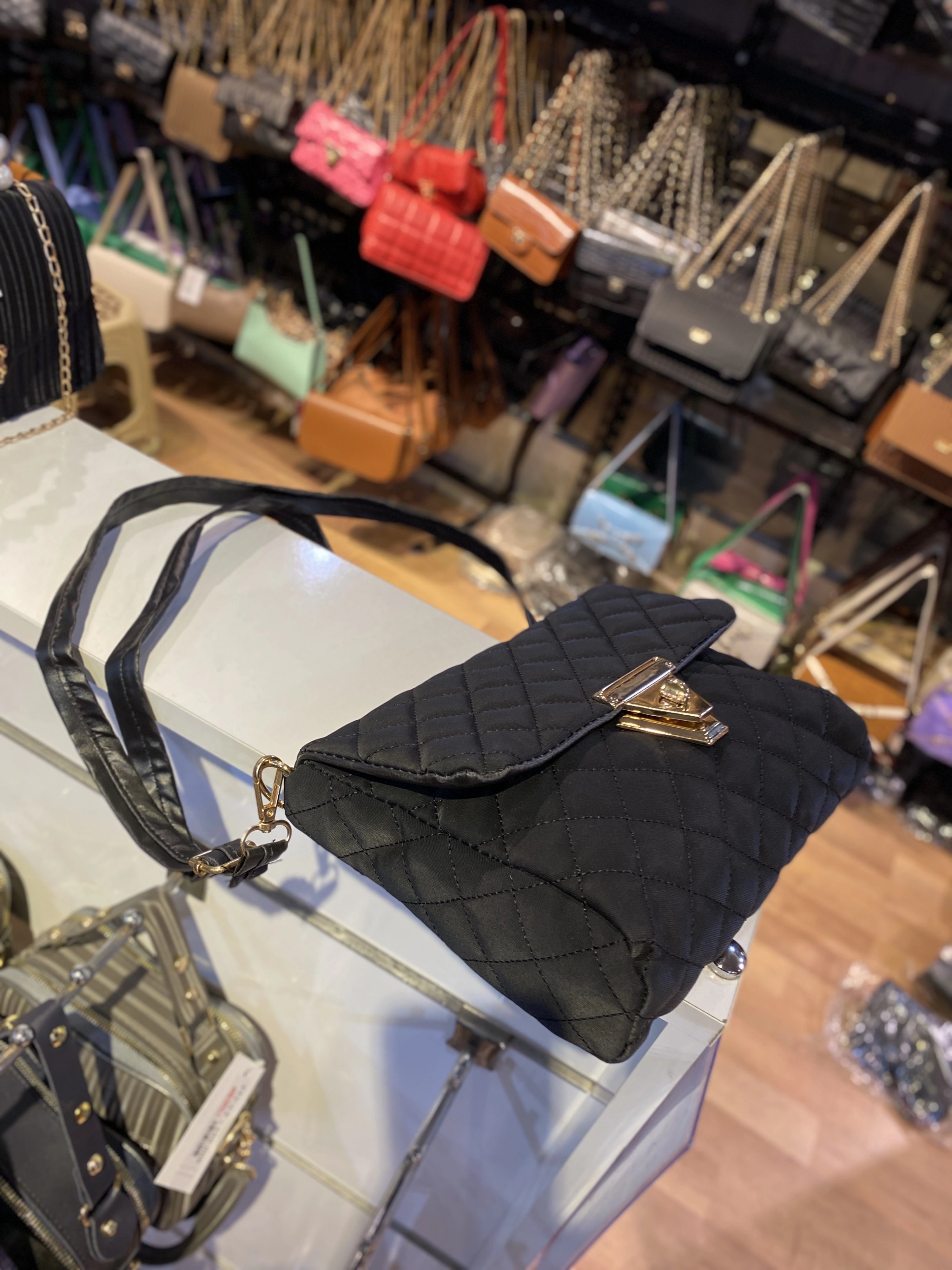 Siyah Renk Süet Çanta