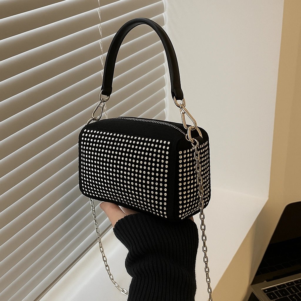 Siyah Renk Taşlı Zincirli Çanta CB1230