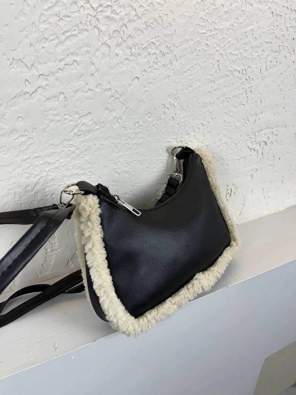 Siyah Renk Yeni Yumuşak Deri Yanları Peluş Çanta CB6397