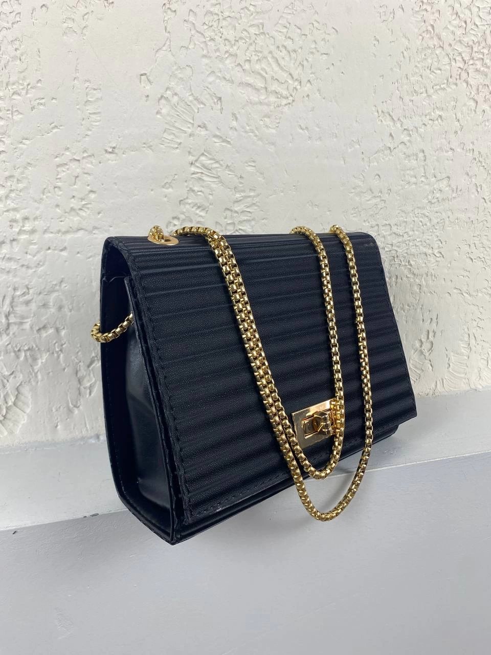 Siyah Renk Zincir Detaylı Çanta