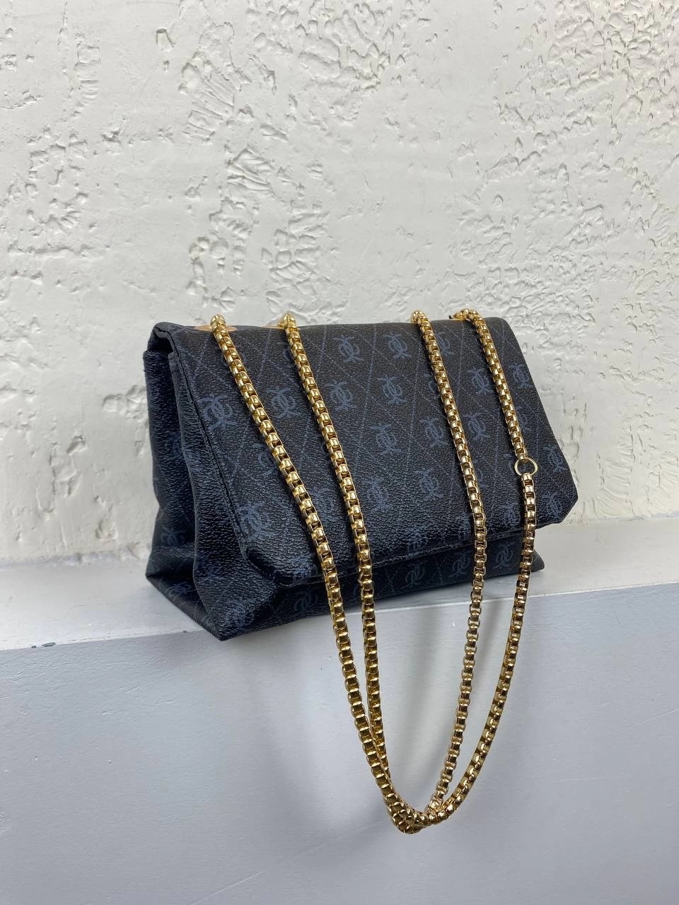 Siyah Renk Zincir Detaylı Kol Çanta