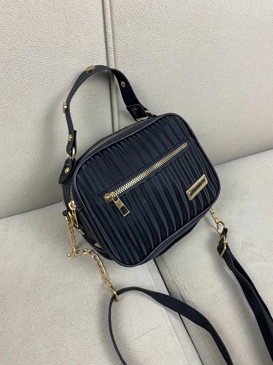 Siyah Renk Zincir Detaylı Kol Çanta