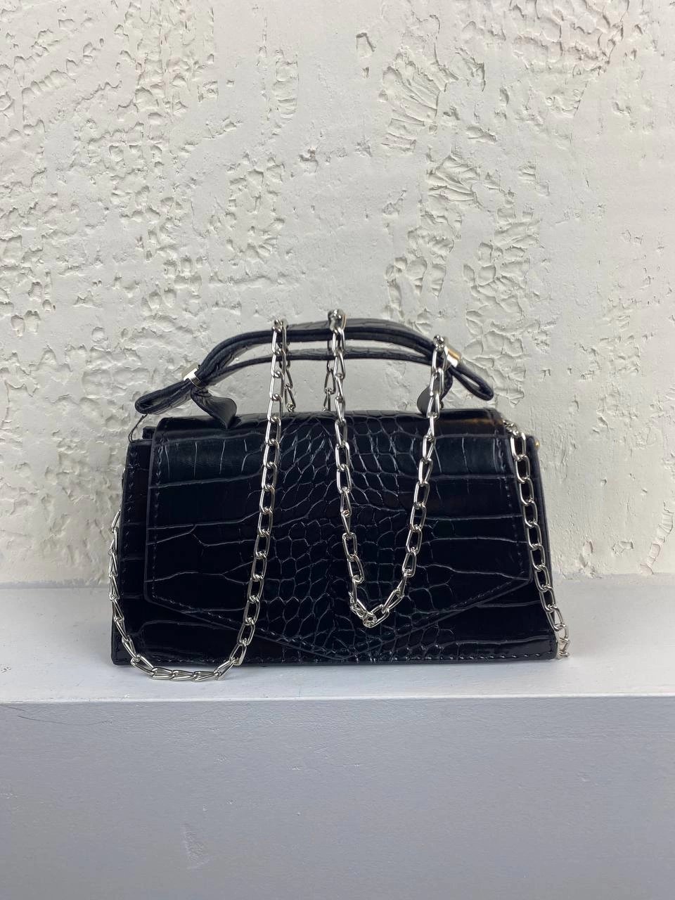 Siyah Renk Zincirli Kalıp Çanta