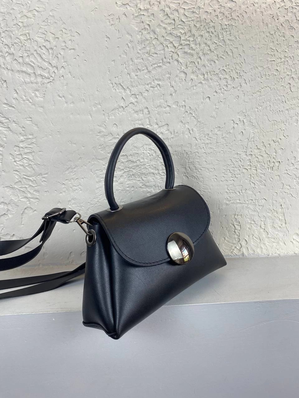 Siyah Renkli Yumuşak Deri Çapraz Çanta