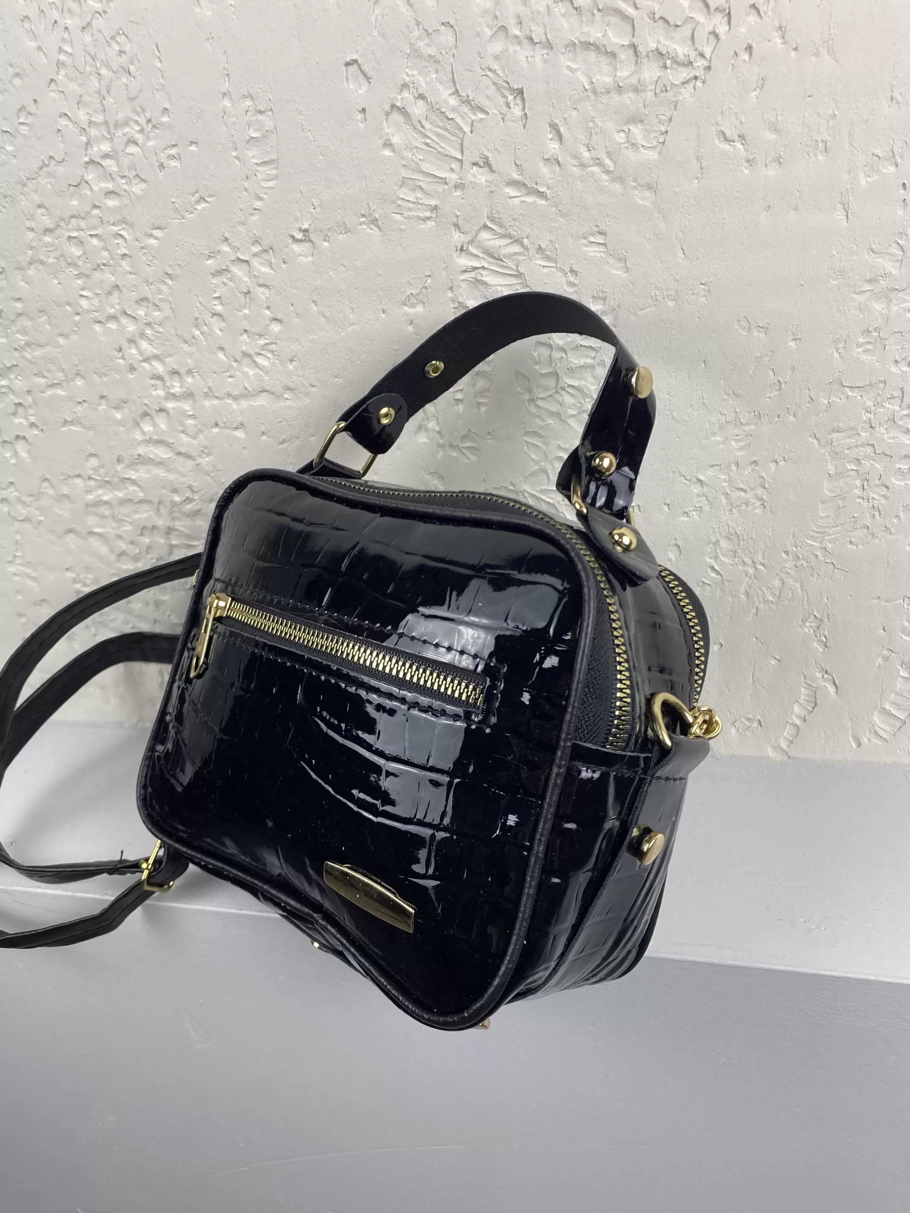 Siyah Rugan Zincir Detaylı Çanta