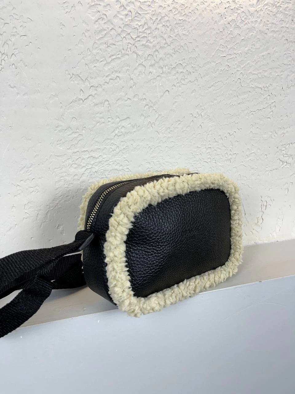 Siyah Yanları Peluş Deri Çanta CB6341