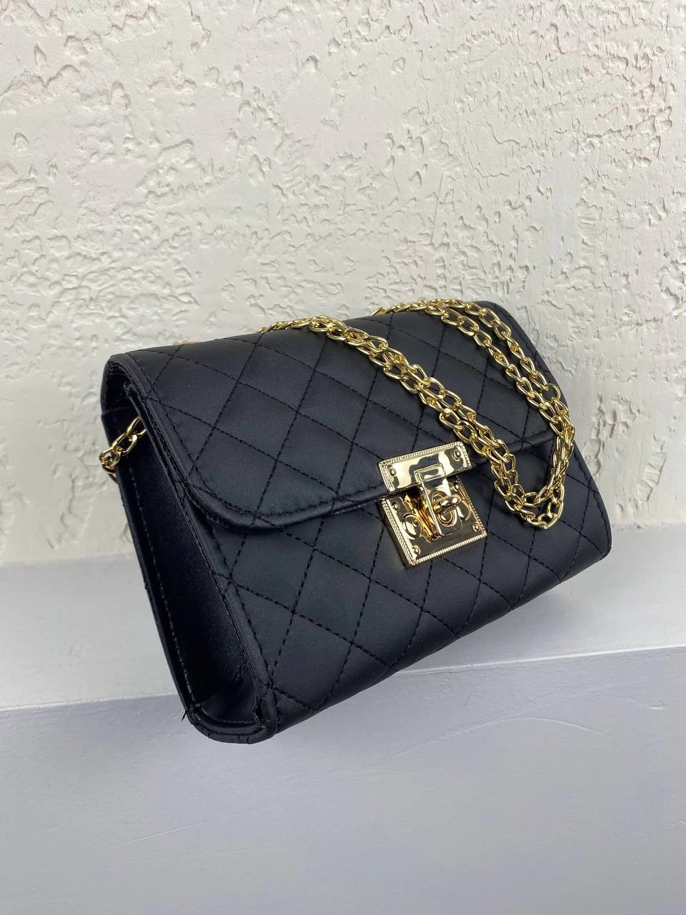 Siyah Zincirli Kapitone Çanta