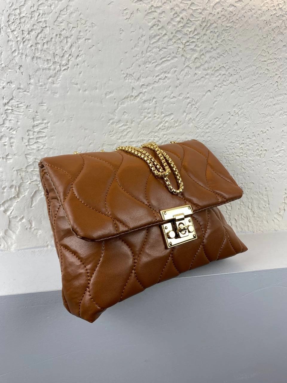 Taba Kapitone Zincirli Çanta